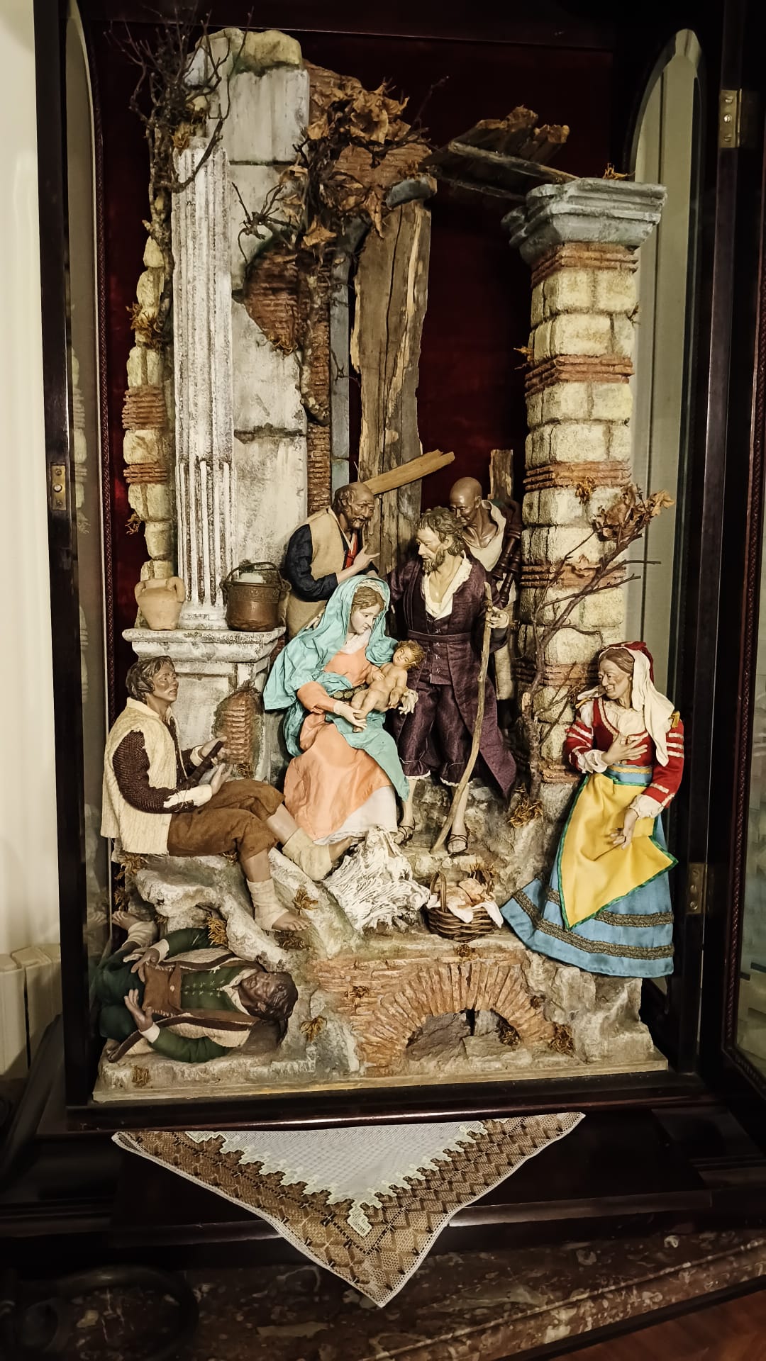 Natività in scarabattola, pastori da 32 cm Natività in scarabattola, pastori da 32 cm