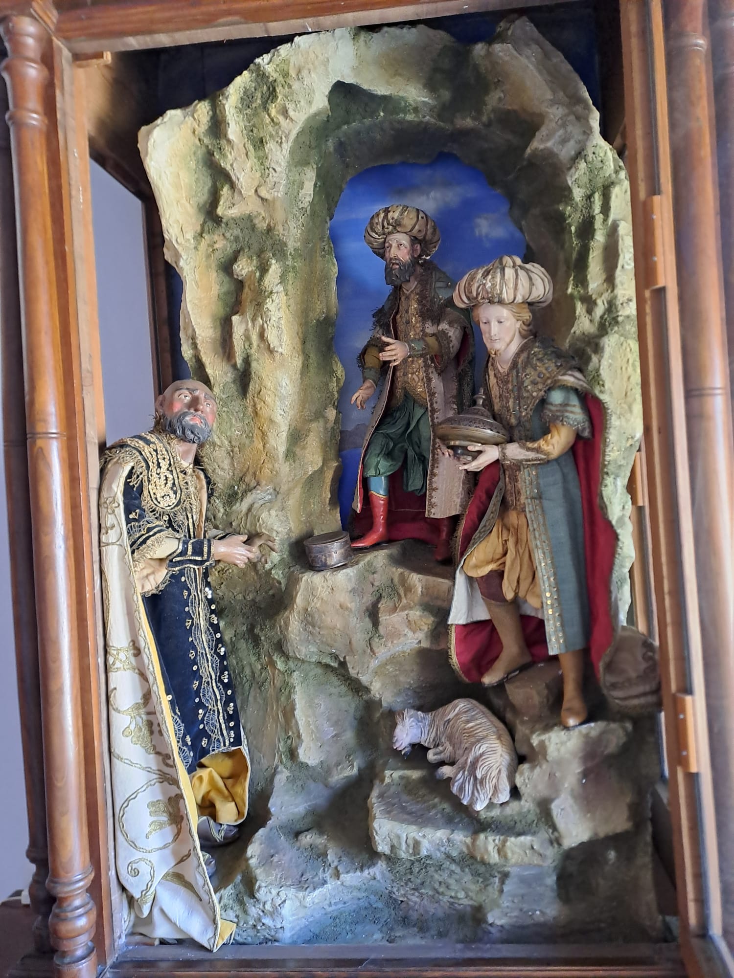 Scoglio in antica scarabattola napoletana realizzato in legno e sughero con sfondo dipinto, per re Magi da 60 cm